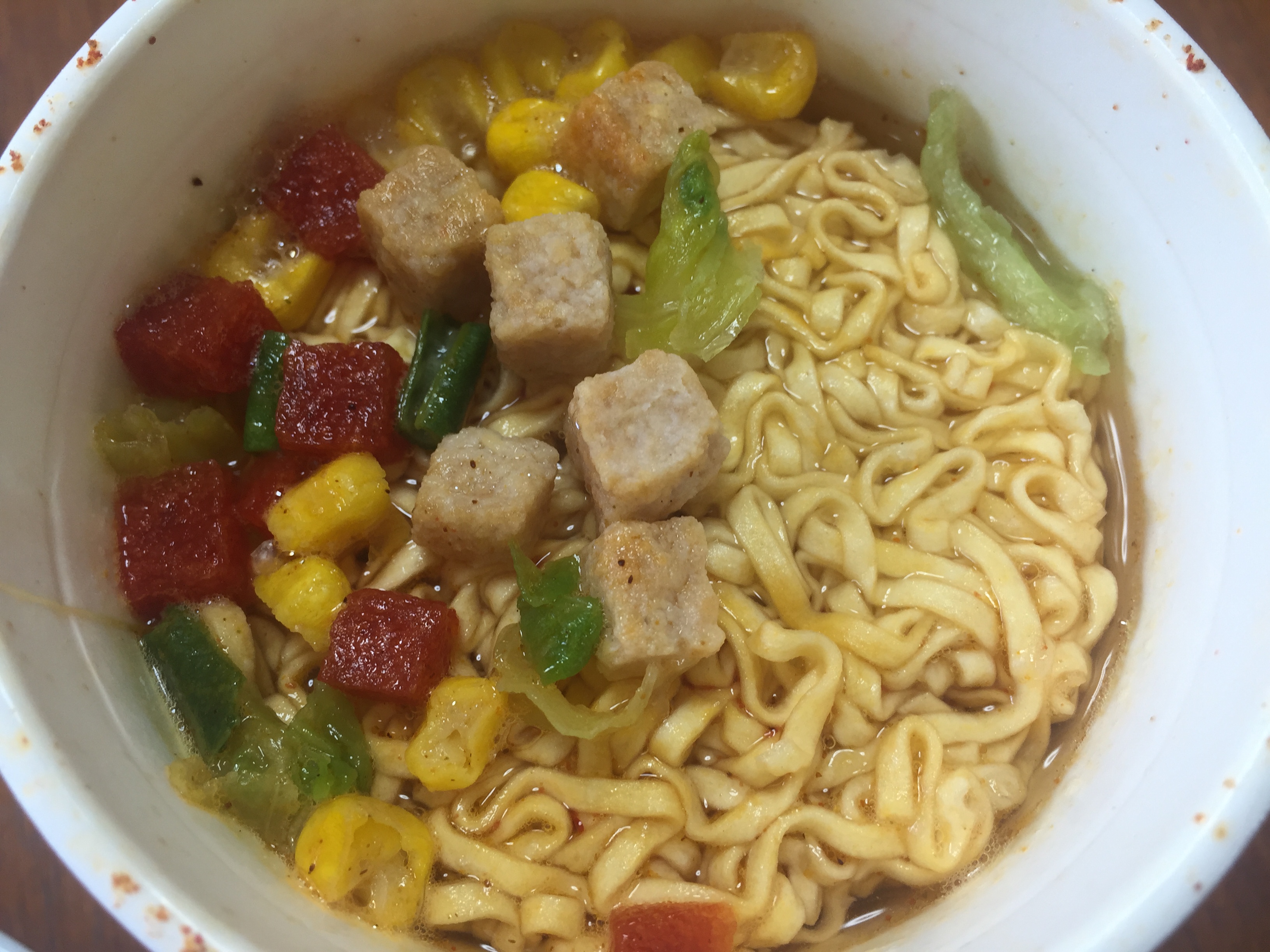 白い謎肉チリトマトヌードル完成